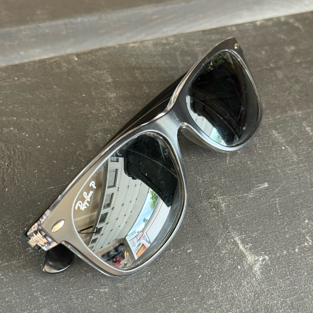 Brand New Polarized Ray-Ban Wayfarer Black Sunglasses